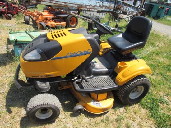 Cub Cadet 1046 time saver Tractor