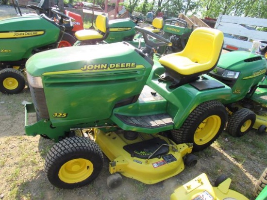 JD 325 Riding Mower