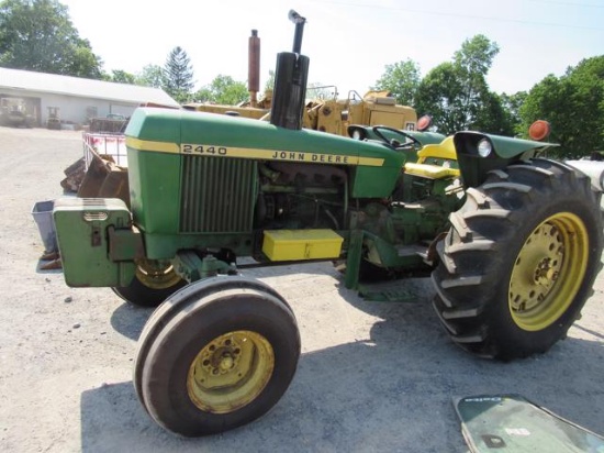 JD 2440 Dsl Tractor