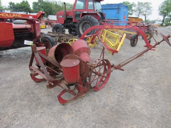 Ford 2R Cornplanter