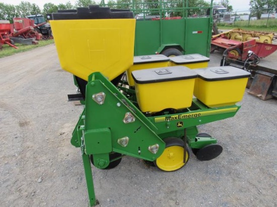 JD 7100 3pt 2R Planter