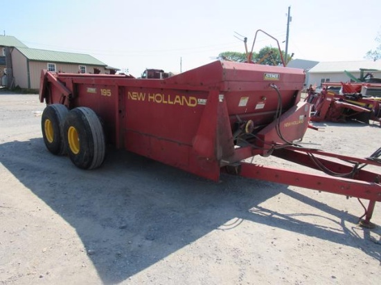 NH 195 Spreader w/top beater & tailgate