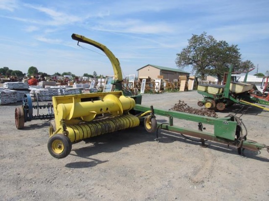 JD 3950 Chopper, 1 Hay Head w/ Controls in Office