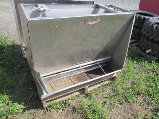 STACO Pig Feeder