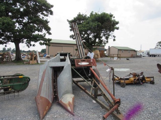NI 1R Corn Picker