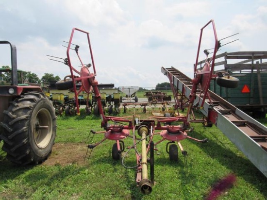 NH 163 Hydraulic-Fold Tedder