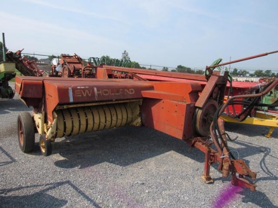 NH 273 Baler w/ Kicker