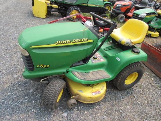 JD LT133 Riding Mower