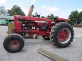 IH 826 Hydro Tractor, 2WD