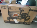 Pedal Tractor Case IH (new in box)
