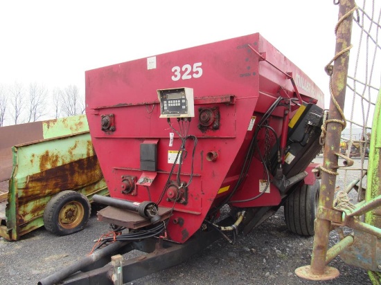 Miller Pro Mixer Wagon w/Scales
