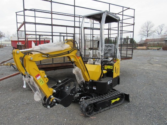AGROTK Mini Excavator QH-12 (NEW) w/thumb gas engine  Yellow