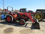 Kubota L3010 Tractor w/ Loader, 4WD