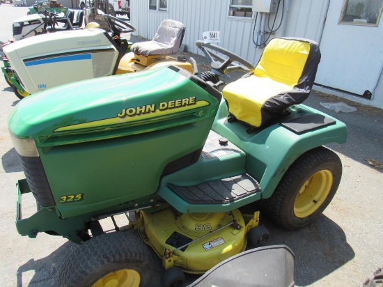 JD 325 Garden Tractor