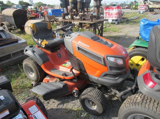 Husqvarna YT42LS L&G Tractor (has trans issues)