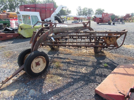 NH 256 Rake w/ Dolly Wheel