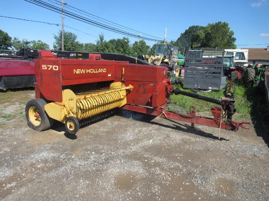 NH 570 Baler w/ Thrower & Controls