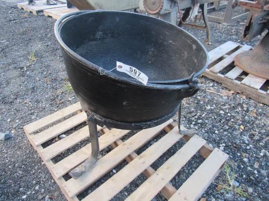 Large Cast Iron Pot w/ Stand