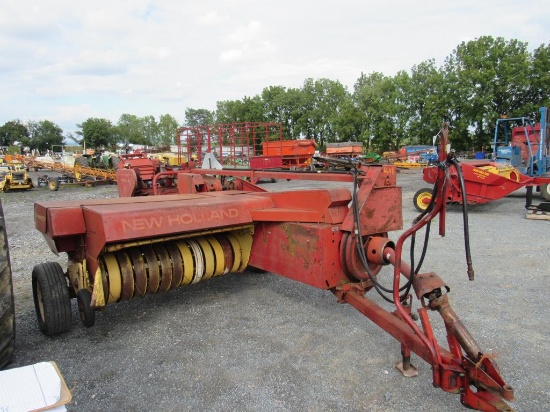 NH 273 Baler w/ Thrower