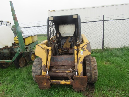 JD 240 Skidloader (has drive motor issue)