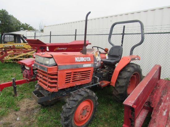 Kubota L2500 Tractor, Dsl, OROPS,