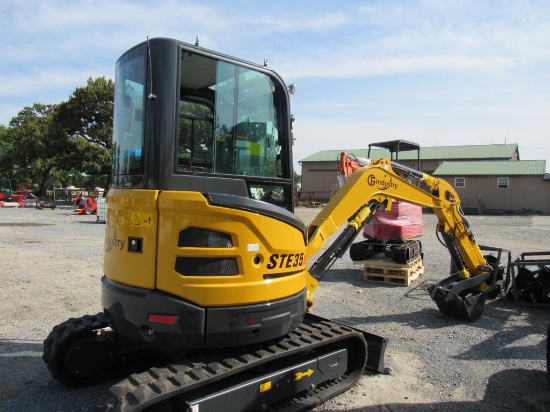 AGT Excavator STE 35SR w/Cab & Thumb