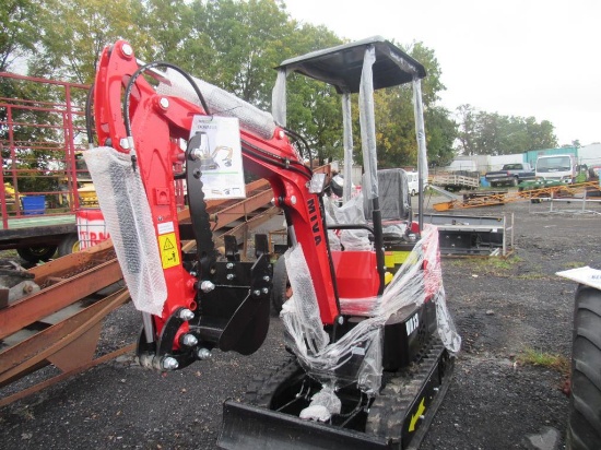 Miva VA13 Mini Excavator w/Thumb