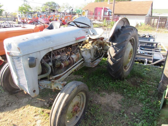 Ferguson 30 Tractor (non-running)