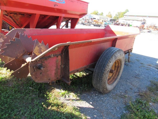 NH 325 Manure Spreader