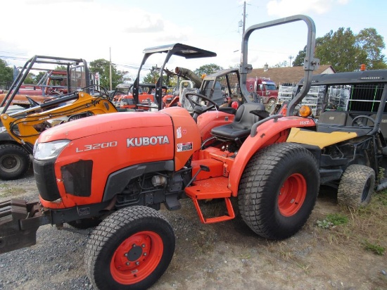 Kubota L3200 Tractor, 4WD, Dsl
