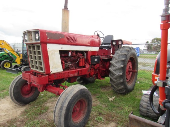 IH 1466 Tractor, 2WD, Dsl, leaks coolant into oil