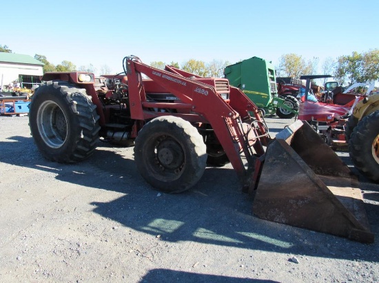 IH 885 Tractor w/ Ldr & Bucket, Dsl, 4WD