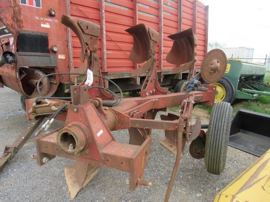 IH 140 3Pt 3B Rollover Plow
