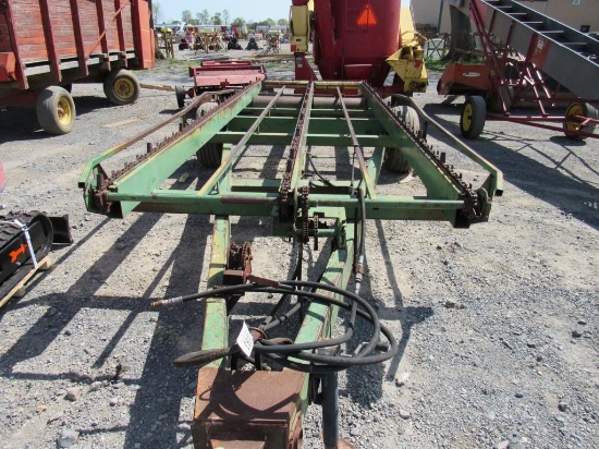 JD 200 Bale Wagon