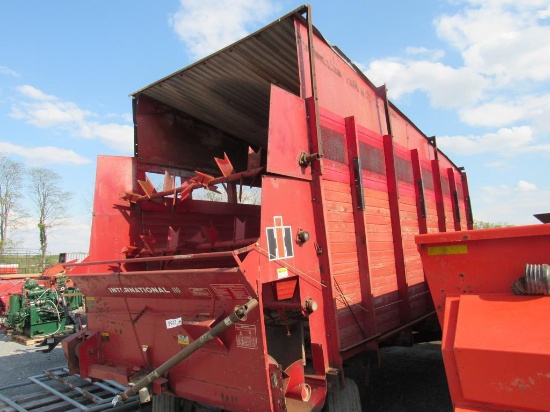 IH 110 Forage Wagon w/ Running Gear