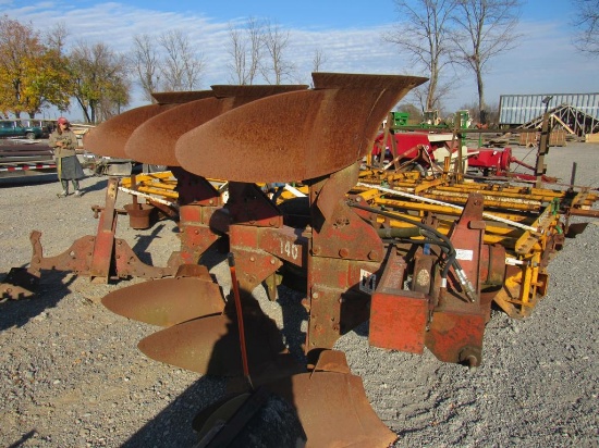 IH 140 3Pt 3B Rollover Plow