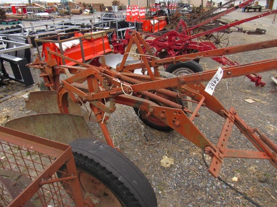 IH Little Genius 2B Pull-Type Plow