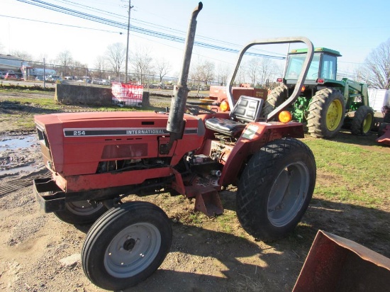 IH 254 Tractor (new clutch)