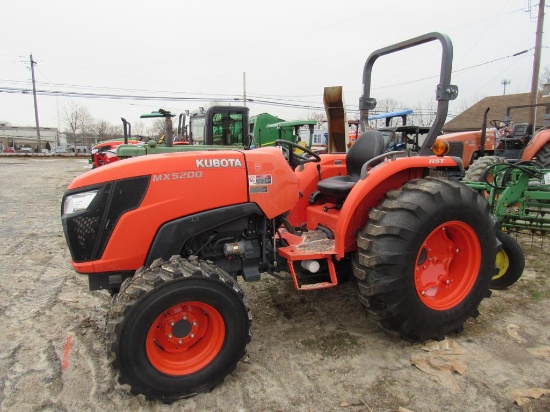 Kubota MX5200 Tractor, 4x4, ROPS, HST