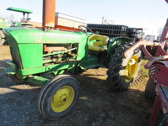 JD 2010 Tractor gas 2WD