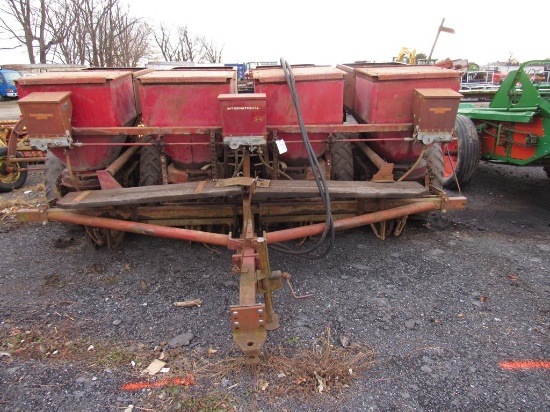 IH 45 4R Potato Planter