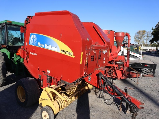 NH BR7060 Round Baler, Net Wrap, Crop Cutter