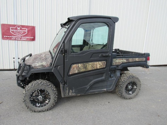 JD XUV835R Gator, Cab, H-A/C, 4x4