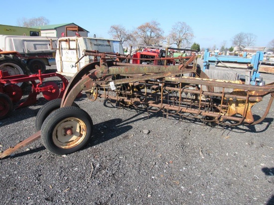 NH 256 Rake w/ Dolly Wheel