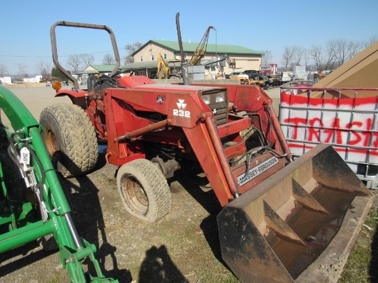 Massey Ferguson 1045 Tractor, 4x4, Ldr, ROPS