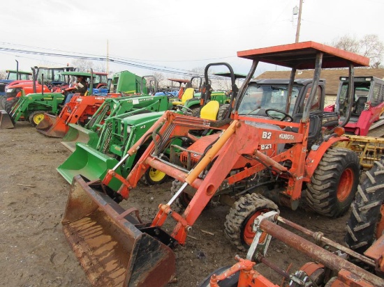 Kubota B21 Tractor 4WD, Ldr, Dsl 4 Post Canopy