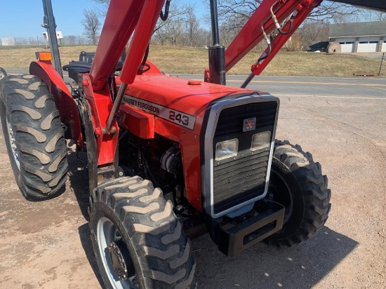 MF 243 4x4 Tractor w/ 1032 Loader