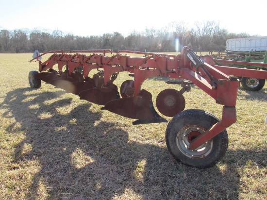 Case IH 7500 6B Variable width Plow