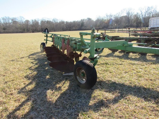 IH 720 6B Plow w/on Land Hitch