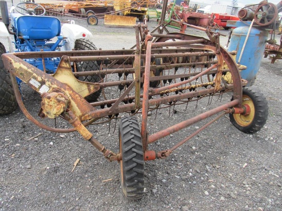 NH 256 Rake w/ Dolly Wheel